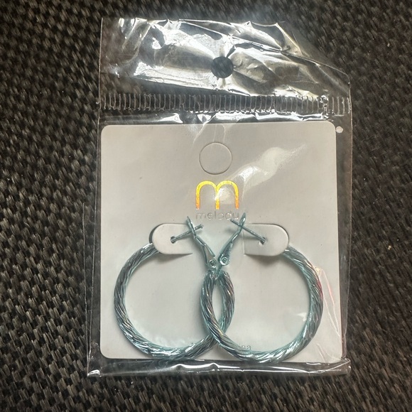 🆕 Metallic Tiny Hoop Bundle - Picture 4 of 5